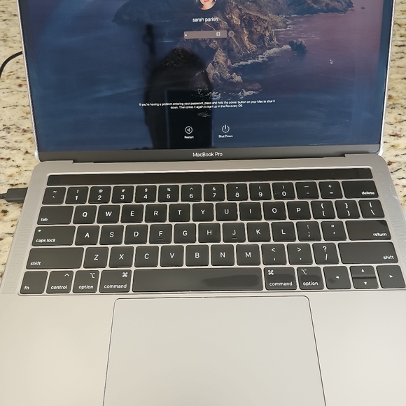 Macbook Pro very lightly used - Picture 3 of 4